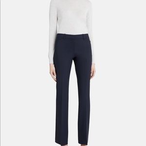 Theory Relaxed Straight Pant in Stretch Wool. Navy. Size 10.
